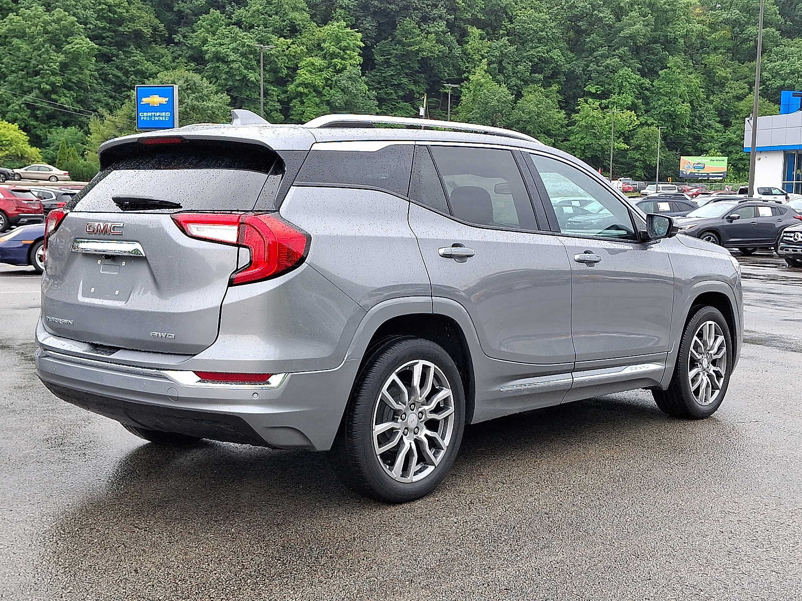 Used 2023 GMC Terrain Denali w/ Denali Premium Package AWD/4WD image 6