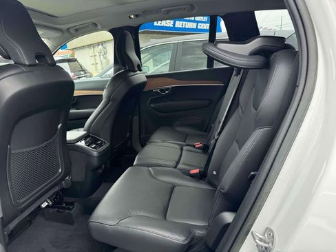 Used 2022 Volvo XC90 T6 Momentum w/ Climate Package image 8
