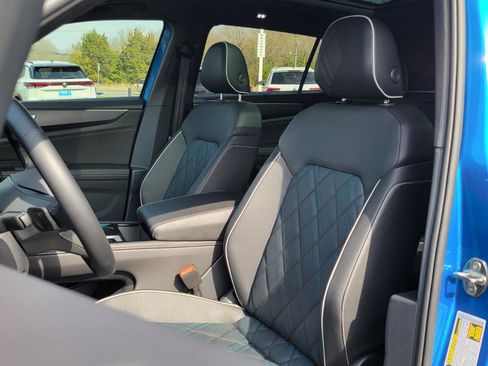 Certified 2025 Volkswagen Atlas Cross Sport SEL Premium R-Line image 22