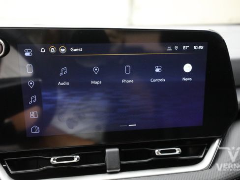 New 2026 Chevrolet Equinox LT w/ Convenience Package II FWD image 24