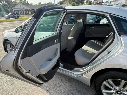 Used 2017 Hyundai Sonata SE FWD image 34