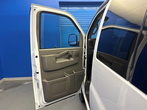 New 2025 Chevrolet Express 3500 LS w/ Chrome Appearance Package image 9