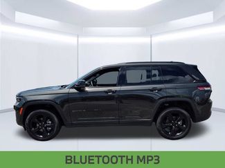 Certified 2024 Jeep Grand Cherokee Limited w/ Luxury Tech Group II AWD/4WD video 3