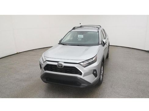 Used 2025 Toyota RAV4 XLE image 17