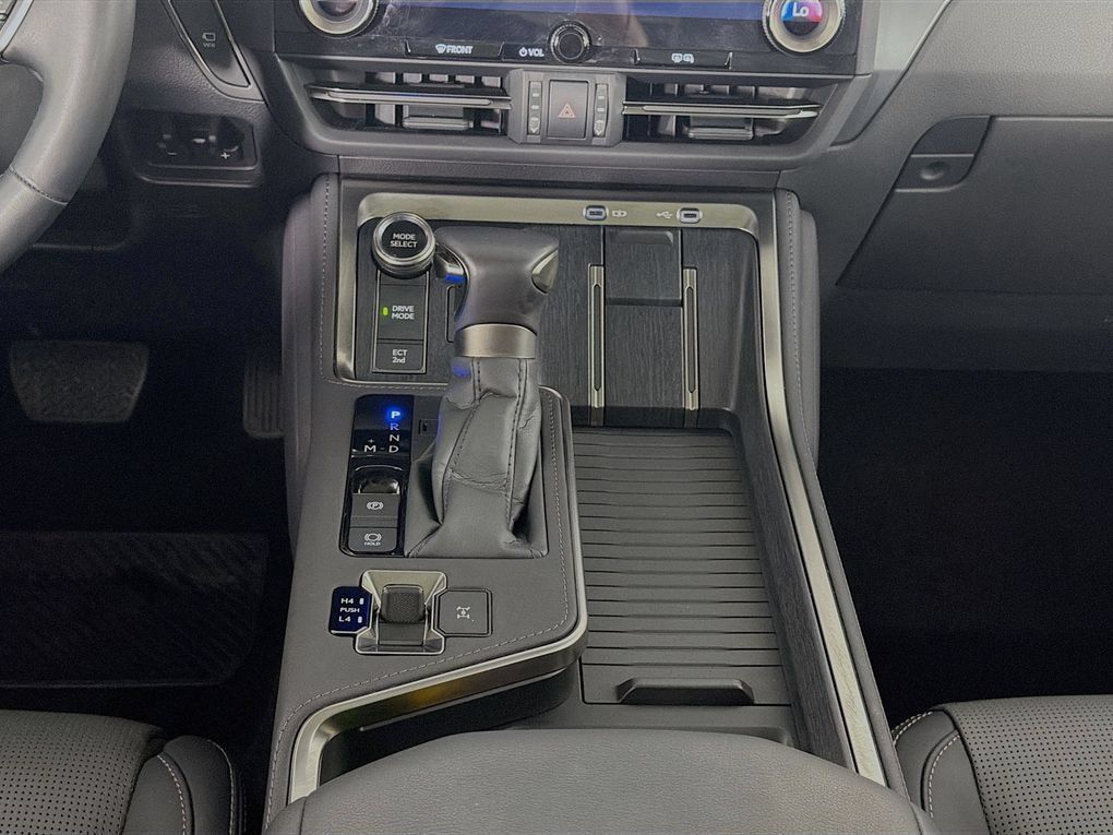 Used 2025 Lexus GX 550 w/ Accessory Package (2T) AWD/4WD image 42