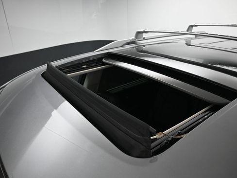 Certified 2025 Nissan Pathfinder Platinum FWD image 23