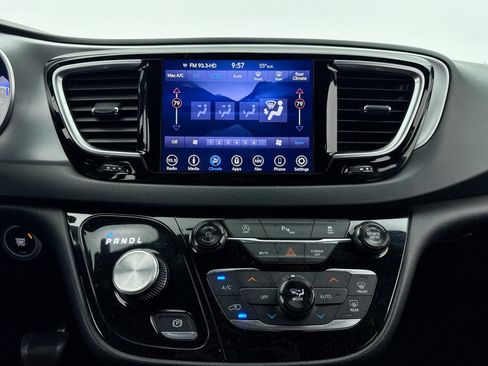 Used 2018 Chrysler Pacifica Touring Plus w/ S Appearance Package FWD image 28