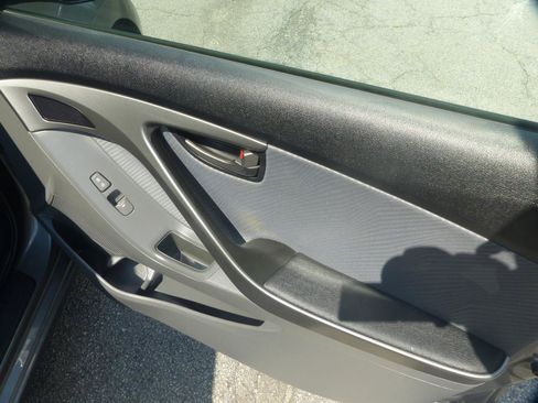 Used 2013 Hyundai Elantra GLS w/ Preferred Pkg FWD image 16