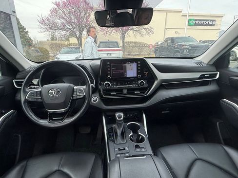 Used 2021 Toyota Highlander XLE image 20
