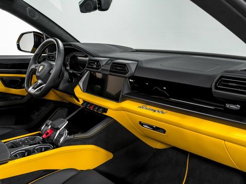 Used 2025 Lamborghini Urus S AWD/4WD image 38