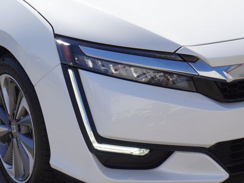 Used 2019 Honda Clarity Plug-In Hybrid image 3
