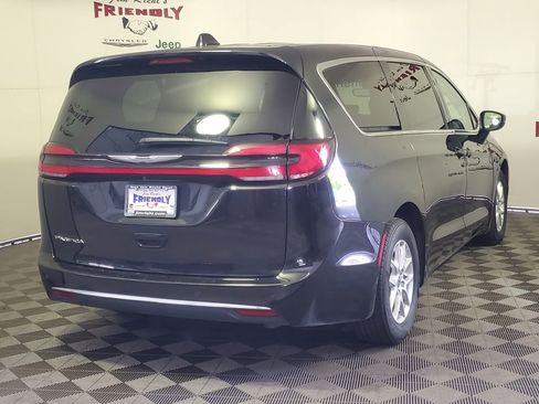 Used 2023 Chrysler Pacifica Touring-L FWD image 31
