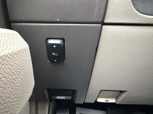 Used 2013 Ford Expedition XLT image 28