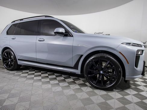 Used 2025 BMW X7 xDrive40i w/ M Sport Package AWD/4WD image 2