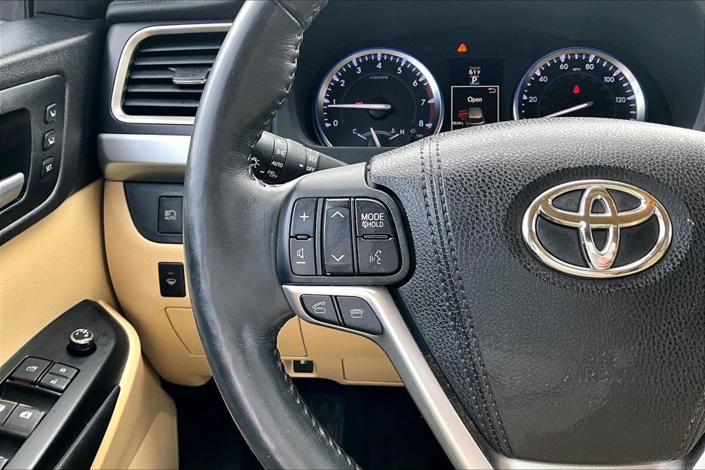 Used 2015 Toyota Highlander Limited Platinum AWD/4WD image 24