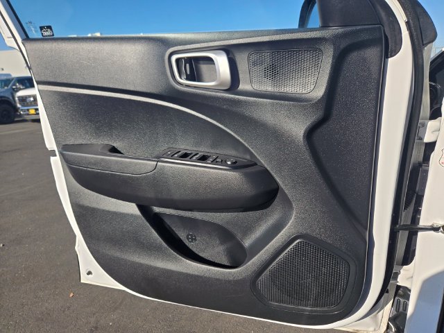 Used 2025 Hyundai Venue SEL FWD image 13