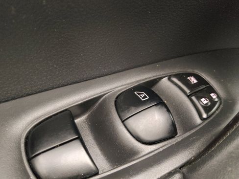 Used 2018 Nissan Rogue SV w/ Premium Package FWD image 27