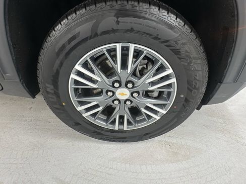 Used 2024 Chevrolet Traverse LT AWD/4WD image 9