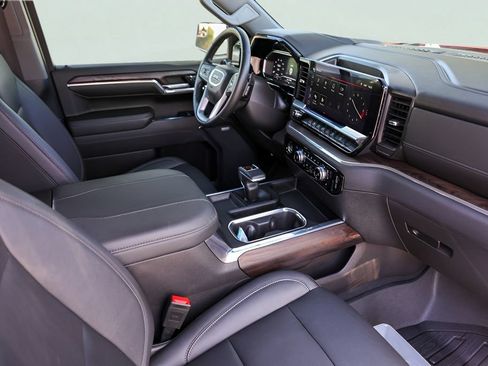 Used 2024 GMC Sierra 1500 SLT AWD/4WD image 32