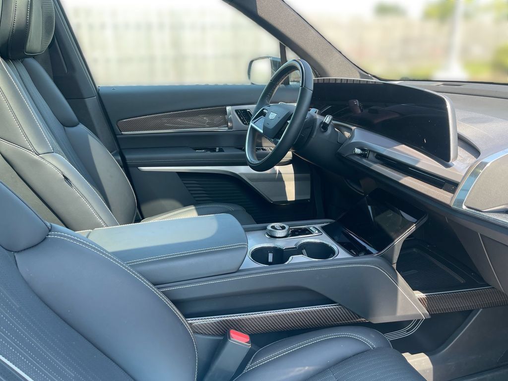 Certified 2026 Cadillac Vistiq Sport w/ LPO, Floor Liner Package AWD/4WD image 40