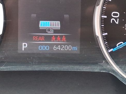 Used 2021 Toyota RAV4 LE AWD/4WD image 19