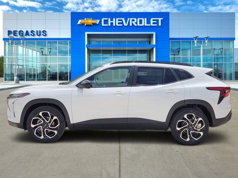 New 2026 Chevrolet Trax RS w/ Sunroof Package FWD image 3