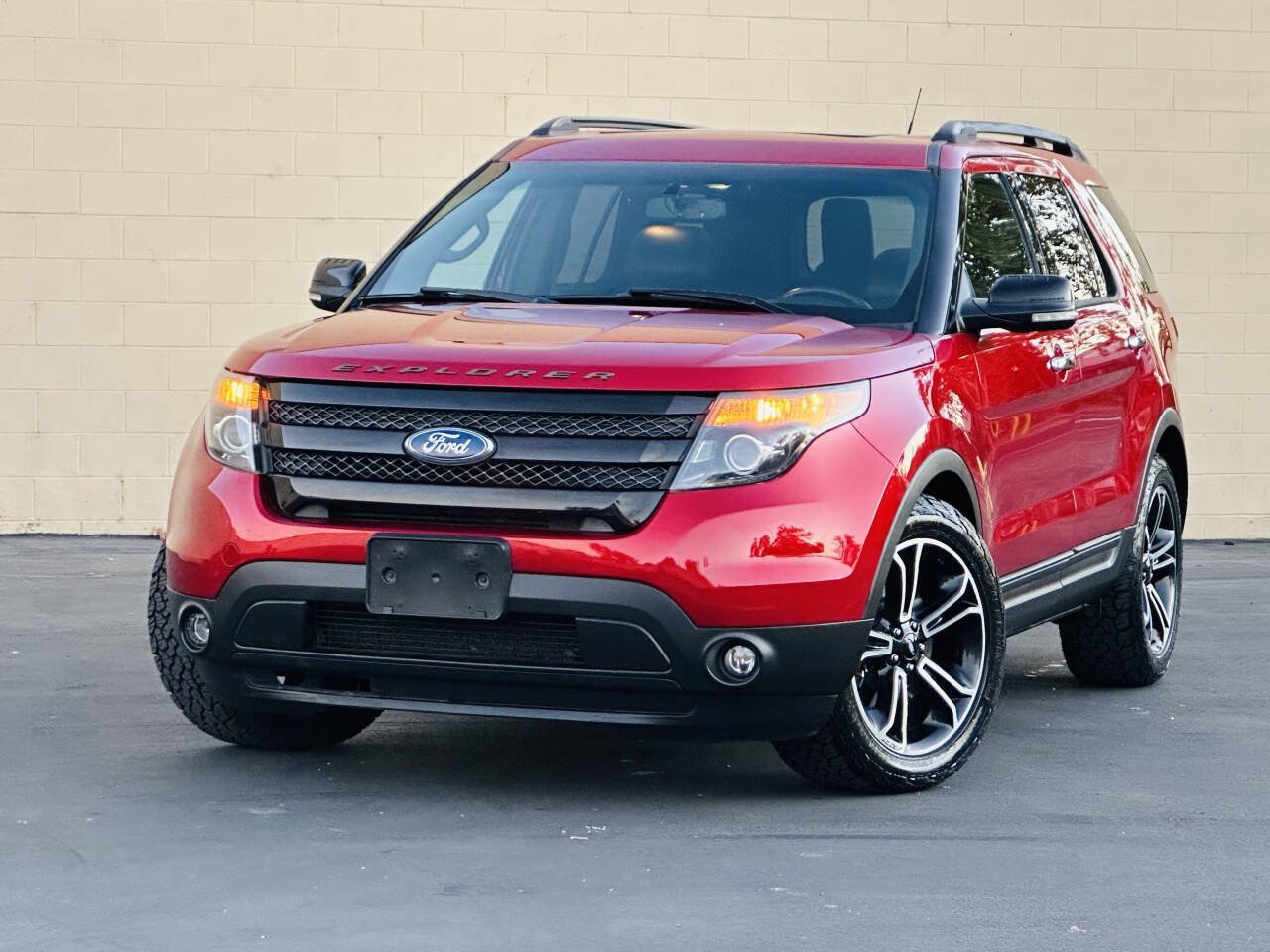 Used 2014 Ford Explorer Sport w/ Equipment Group 401A AWD/4WD image 2