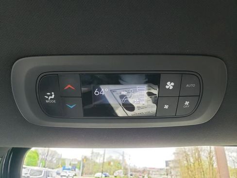Used 2025 Chrysler Pacifica Select FWD image 14