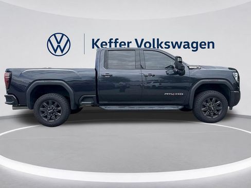Used 2024 GMC Sierra 2500 AT4 w/ AT4 Preferred Package AWD/4WD image 6