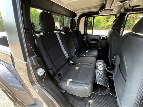 Used 2021 Jeep Gladiator Overland image 14