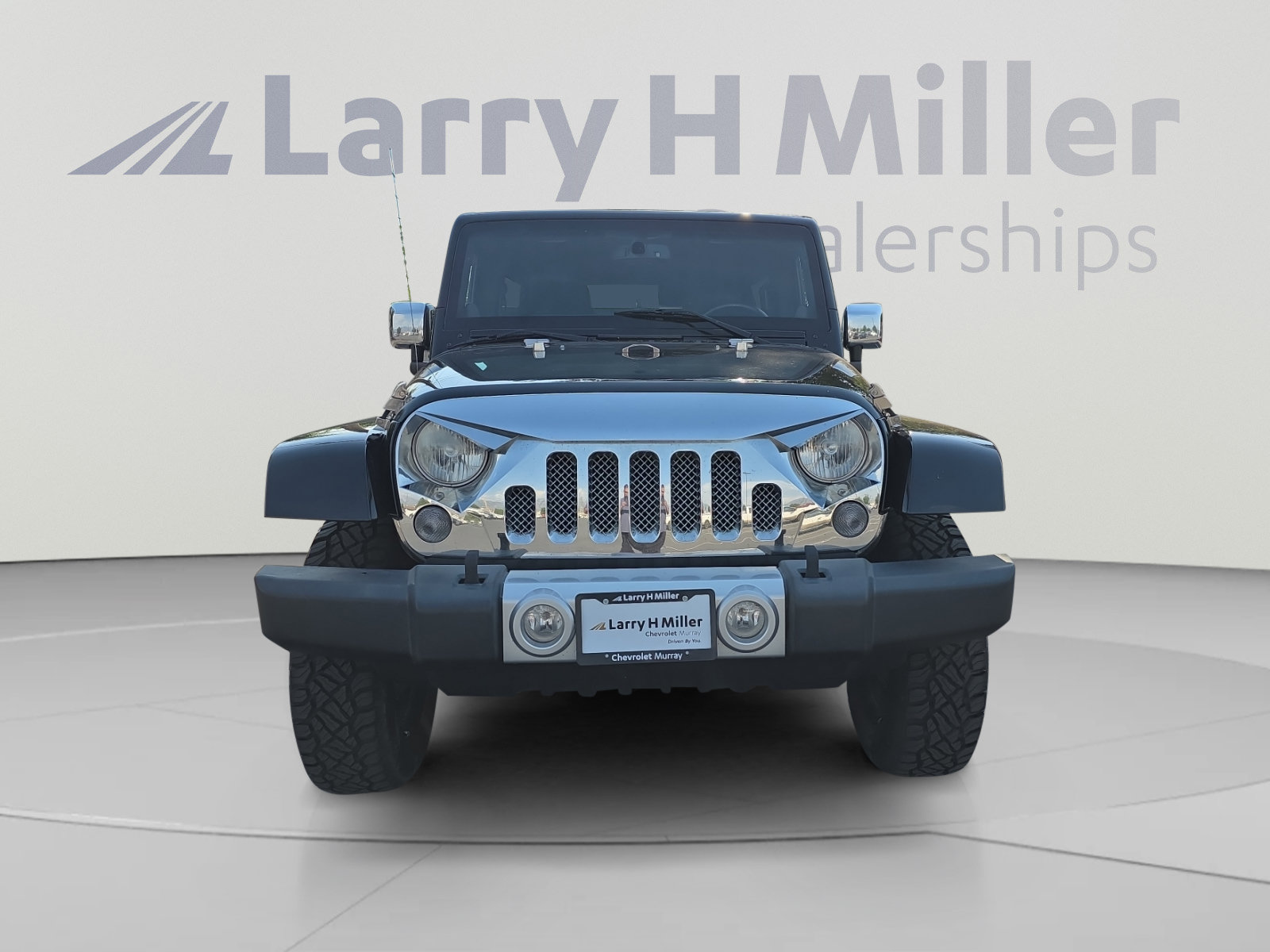 Used 2014 Jeep Wrangler Unlimited Sahara w/ Dual Top Group AWD/4WD image 8