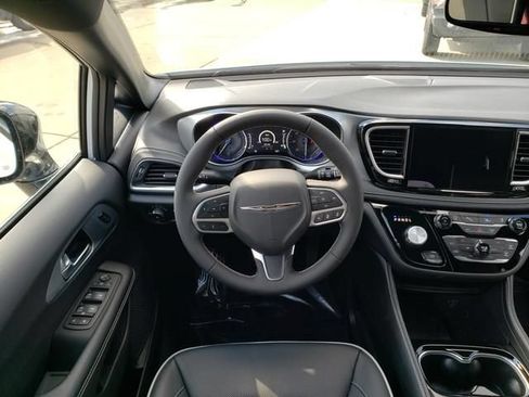 New 2026 Chrysler Pacifica Limited AWD/4WD image 9