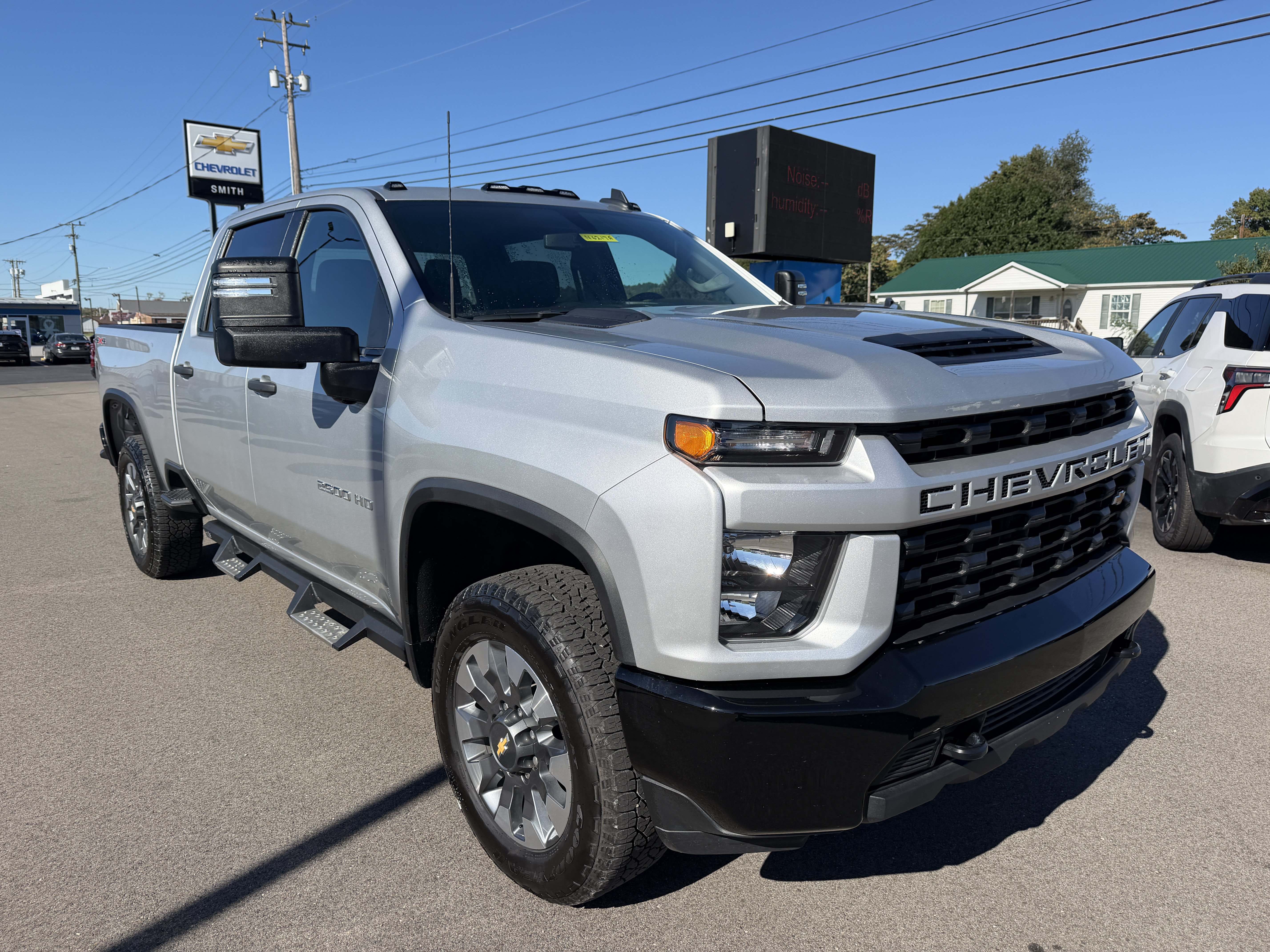 Used 2022 Chevrolet Silverado 2500 Custom w/ Gooseneck/5TH Wheel Package AWD/4WD image 2
