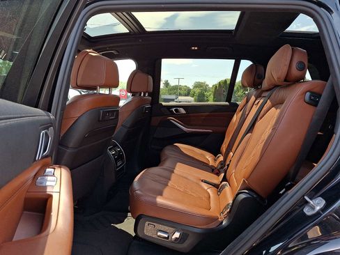 Used 2022 BMW X7 M50i AWD/4WD image 13