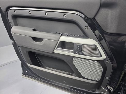 Used 2023 Land Rover Defender 130 SE image 24