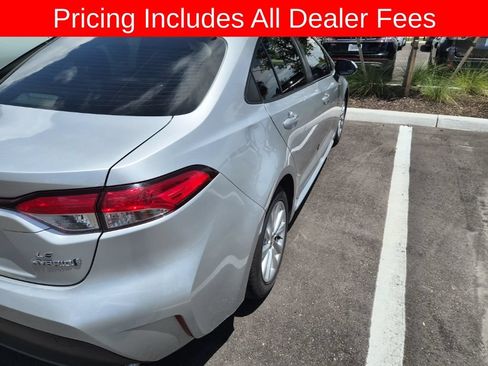 Used 2023 Toyota Corolla LE w/ LE Convenience Package FWD image 3
