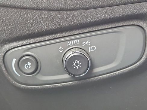 Used 2023 Chevrolet Equinox RS image 9