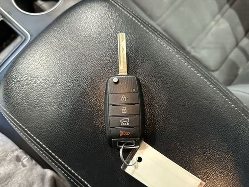 Used 2016 Kia Sorento LX image 30