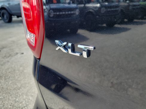 Used 2019 Ford Explorer XLT w/ Equipment Group 202A FWD image 9