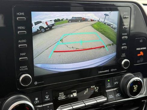 Used 2022 Toyota Highlander XLE AWD/4WD image 19