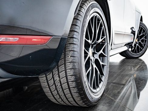 Certified 2021 Porsche Macan GTS image 43