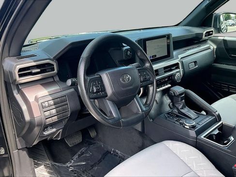 Used 2025 Toyota Tacoma SR5 AWD/4WD image 17