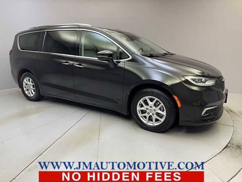 Used 2021 Chrysler Pacifica Touring-L image 7