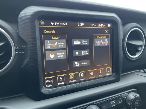 Used 2018 Jeep Wrangler Unlimited Sahara w/ Uconnect 4C Nav & Sound Group image 17