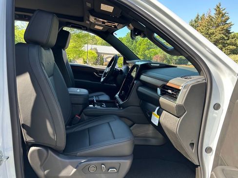 New 2026 GMC Yukon Denali w/ Sun & Power Step Package AWD/4WD image 52
