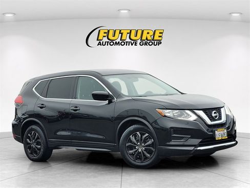 Used 2017 Nissan Rogue S image 1