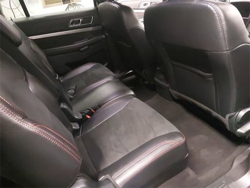 Certified 2019 Ford Explorer XLT w/ Equipment Group 202A image 11