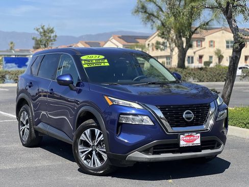 Used 2021 Nissan Rogue SV image 1