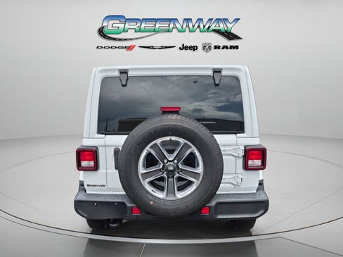Used 2022 Jeep Wrangler Unlimited Sahara AWD/4WD image 2