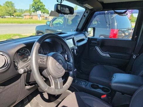 Used 2013 Jeep Wrangler Unlimited Sahara w/ Connectivity Group AWD/4WD image 7